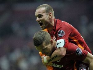 Sneıjder Hazırlıyor, Podolskı Atıyor