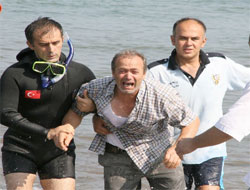 24 saat ümitle bekledi oğlunun cesedi ile kahroldu
