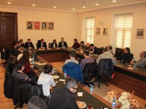 Ak Parti İl Başkanı Haydar Revi Basın Toplantısı Düzenledi