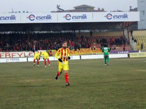 Taraftardan Sahadaki Futbolcuya Duygulandıran Mektup
