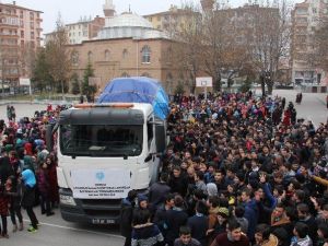Çorumlu Öğrencilerden Türkmenlere 1 Tır Yardım