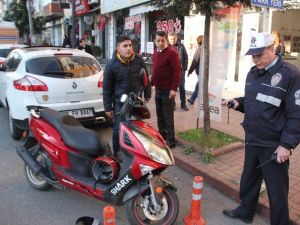 Motosiklet Yayaya Çarptı