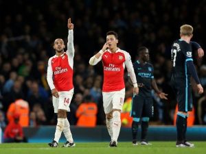 Arsenal - Manchester Cıty Maçına Mesut Özil Damgası