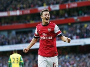 Mesut Özil, Adım Adım Rekora Koşuyor