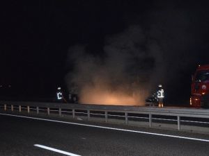 Seyir Halindeki Kamyon Alev Alev Yandı
