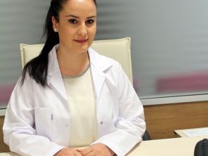 Diş Hekimi Yasemin Bacaksız: "Erken Çocukluk Döneminde Ballı, Bisküvili Süt Biberon İçinde Verilmemeli"