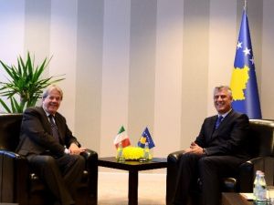 İtalya Dışişleri Bakanı Gentiloni Kosova’da