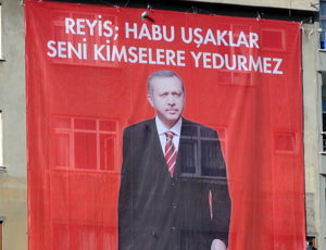 Cumhurbaşkanı Erdoğan'a Rize Şiveli Dev Pankart