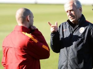 Galatasaray’da Sneıjder Günü Tedaviyle Geçirdi