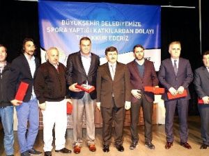 Trabzon Büyükşehir Belediyesi, Başarılı Sporcu Ve Kulüpleri Ödüllendirdi