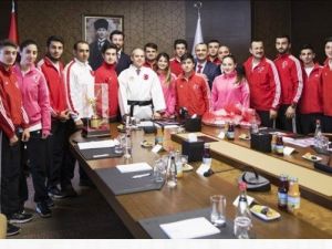 Düzceli Şampiyon Karateciler Bakan Huzurunda