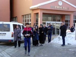 Hakkari’de Doktorlar Mesai Gözetmeden Çalışıyor