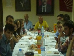 CHP Gençlik Kolları'ndan İftar Yemeği