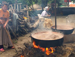 Dev Kazanlar Pekmez İçin Ateşte
