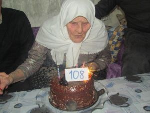 Doğumunun 108. Yılını Torununun Torunuyla Kutladı
