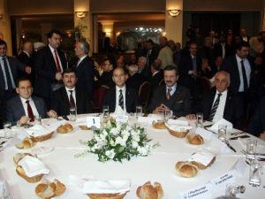 Trabzon’da Ekonominin Yıldızları Plaket Töreninde Asgari Ücret Konuşuldu