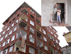 Rize'de Kaçak Çatı Piyes Yıkıldı