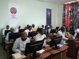 Kamerun’da Acec Derneğinin Kültür Merkezine Bilgisayar Sınıfı Kuruldu