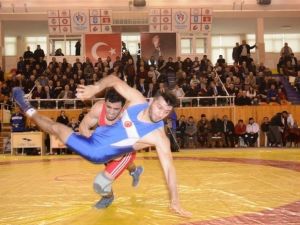 Hüseyin Akbaş Güreş Turnuvası’nda Şampiyon Türkiye