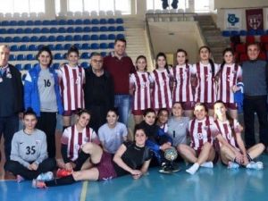 Bandırmaspor Hentbol Bayan Takımı: 24 - Urla Belediyesi Spor Kulübü Hentbol Bayan Takımı: 20