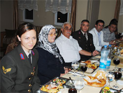 Jandarma Şehit Ailelerini Unutmadı