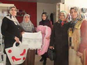 Kadınlar, El Sanatları Eğitim Merkeziyle İş Sahibi Oluyor