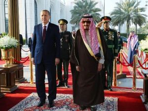 Erdoğan Suudi Arabistan’da Resmi Törenle Karşılandı