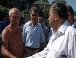 Rize'de Bakan'a Tepki!