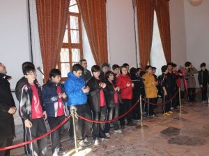 Tarih Dersini Osman Gazi’nin Huzurunda Yaptılar