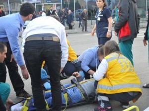 Otomobil Yaya Geçidinde Kadına Böyle Çarptı