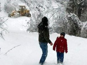 Cenazeye Giden 23 Kişi Karda Mahsur Kaldı