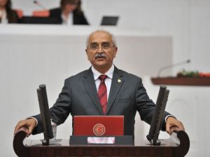 Chp’li Vekilden İthal Doktora ‘Yaş’ Önergesi