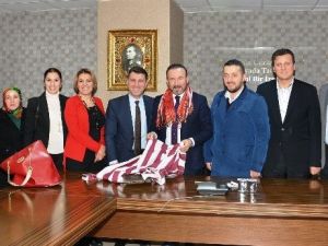 Trabzonlular Derneği’nden Başkan Doğan’a Ziyaret