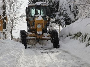 Giresun Merkez’de Kar İle Mücadele Devam Ediyor
