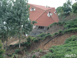 Rize'de Hasarlı Binalar Yıkıldı