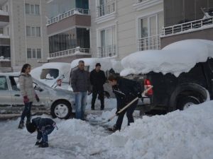 Bafra’da Araçlar Kar Altında Kaldı