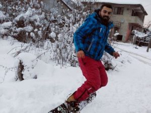 Sakarya’da Sokakta Snowboard Yaptı