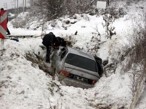 Yoldan Çıkarak Su Kanalına Uçtu: 4’ü Çocuk 6 Yaralı