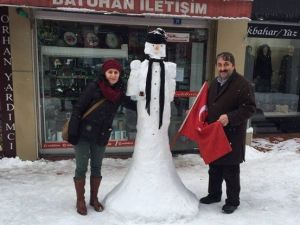 Kardan Adamla Çay İçiyorlar