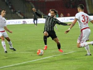 Akhisar’da 3 Futbolcu İle Yollar Ayrıldı