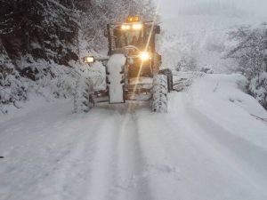 Ortahisar’da Buzlu Yollara 250 Ton Tuz