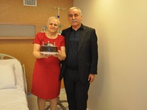 Kanseri Yendi, Evlilik Yıl Dönümünü Kutladı