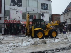 Düzce’de Kızılay Meydanı Tamamen Temizlendi