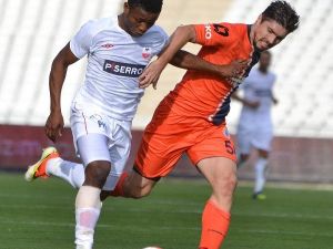 Alima Yeni Malatyaspor’da Yeni Transfer Azuka Izu Kampa Katıldı