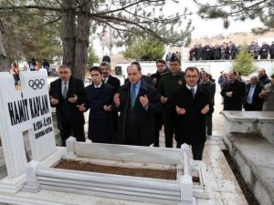 Olimpiyat Şampiyonu Hamit Kaplan Mezarı Başında Anıldı