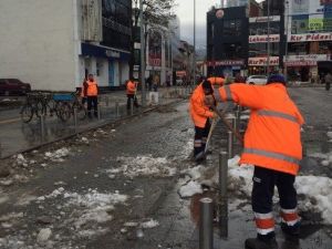 Düzce’de Kar Sonrası Meydan Yıkandı