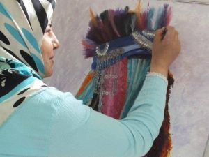 Emirdağlı Bayan Ressam Belçika’da Göç Konulu Sergi Açıyor