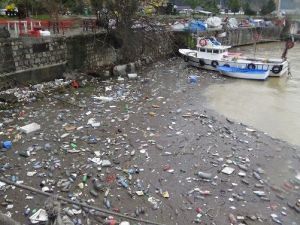 Karadeniz Coştu Liman Çöple Doldu