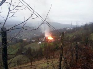 Bartın’da İki Ev Yanarak Kül Oldu