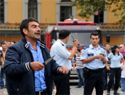 Belediye Binası Önünde İntihar Girişimi